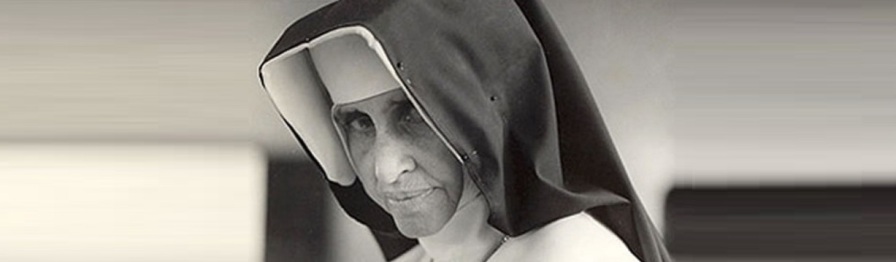 26 de Maio - 1914 – Irmã Dulce, religiosa brasileira de perfil.