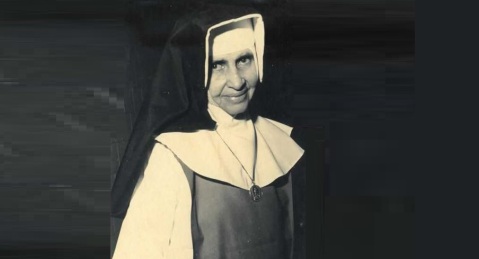 26 de Maio - 1914 – Irmã Dulce, religiosa brasileira - sorrindo.