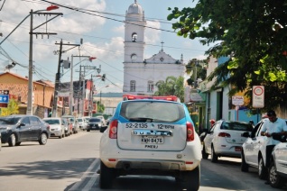26 de Maio - Viatura da PM na avenida da Igreja Nossa Senhora do Amparo - Maricá (RJ) 203 Anos